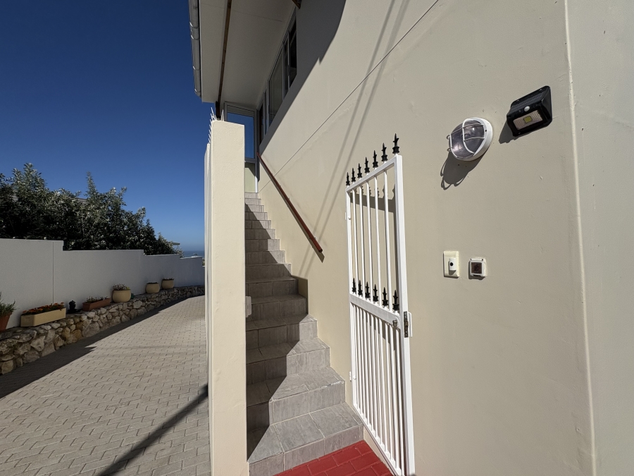 4 Bedroom Property for Sale in Pearl Bay Western Cape